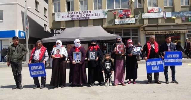 Acılı aileler evlat nöbetinde: Yılanın başı PKK ve HDP'dir: 13-14 yaşındaki çocukları öldürttüler...