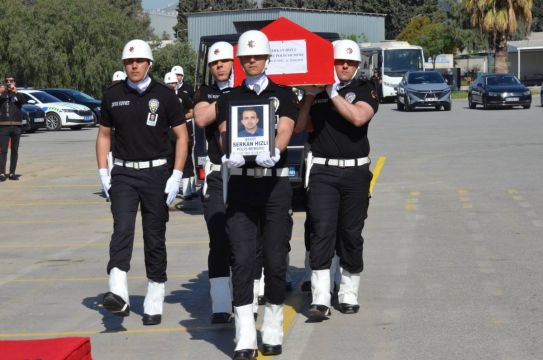 Şehit Polis Serkan Hızlı Manisa'ya son yolculuğuna uğurlandı