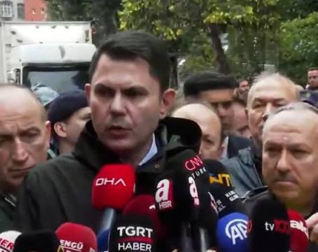 Bakan Çiftçi ve Bakan Kurum selin vurduğu Ayazağa'da incelemelerde bulundu